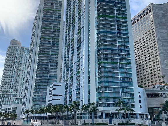 5th image of 325 Biscayne Blvd #3820