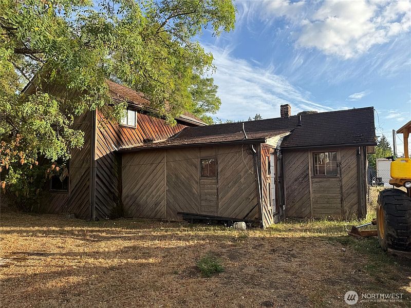 2nd image of 303 Peterson Street S