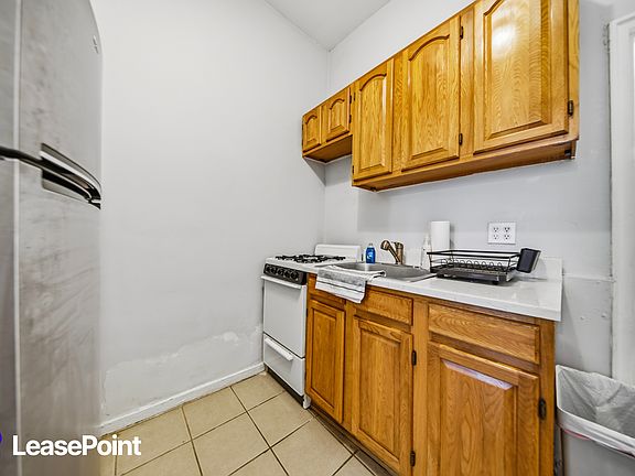 5th image of 434 W 38th St APT 1RW