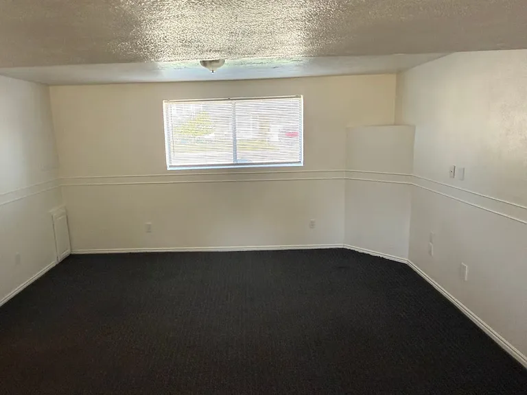 927 S 1635 W — Photo 3