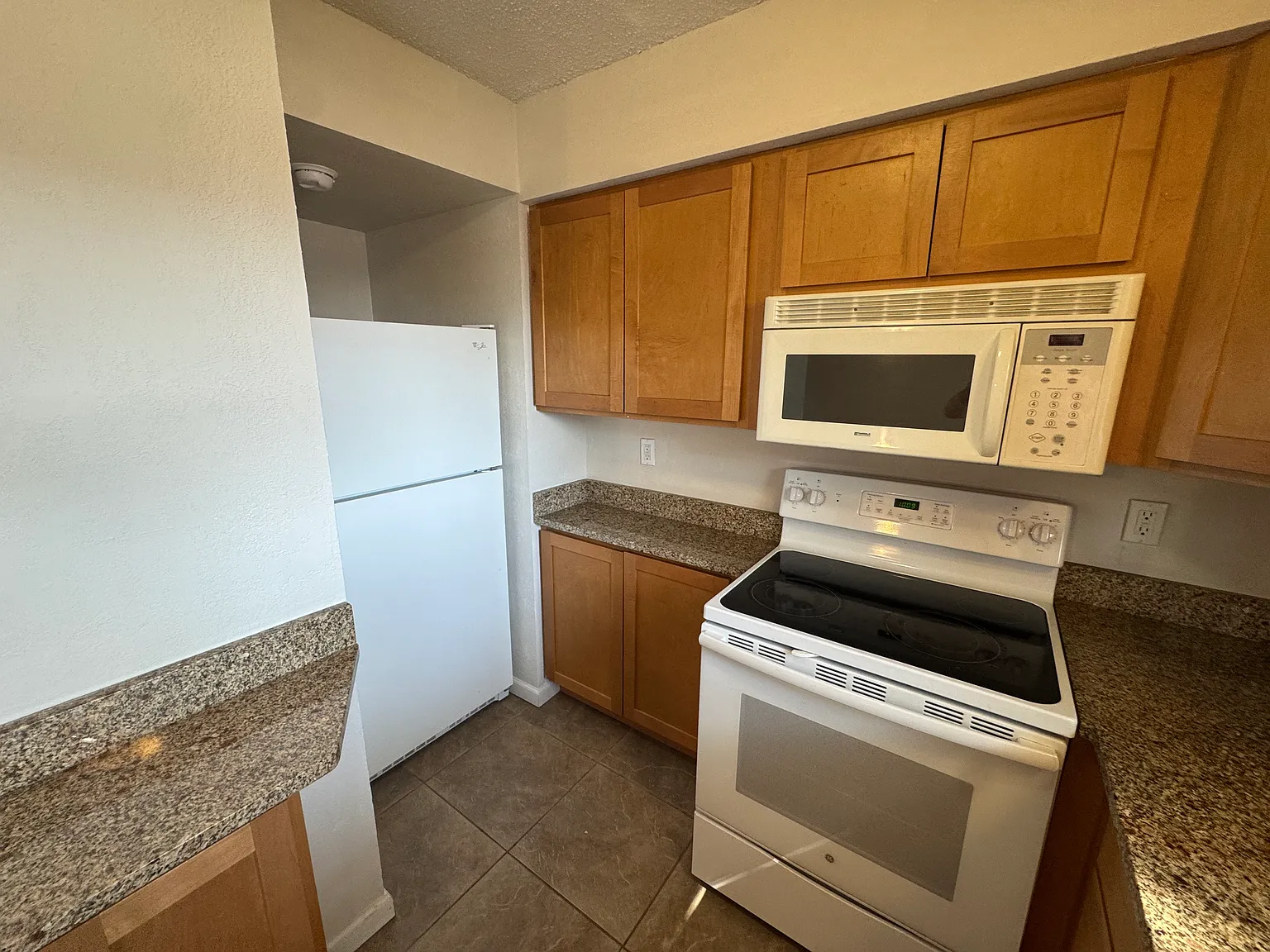 1020 Lacouer Dr — Photo 3
