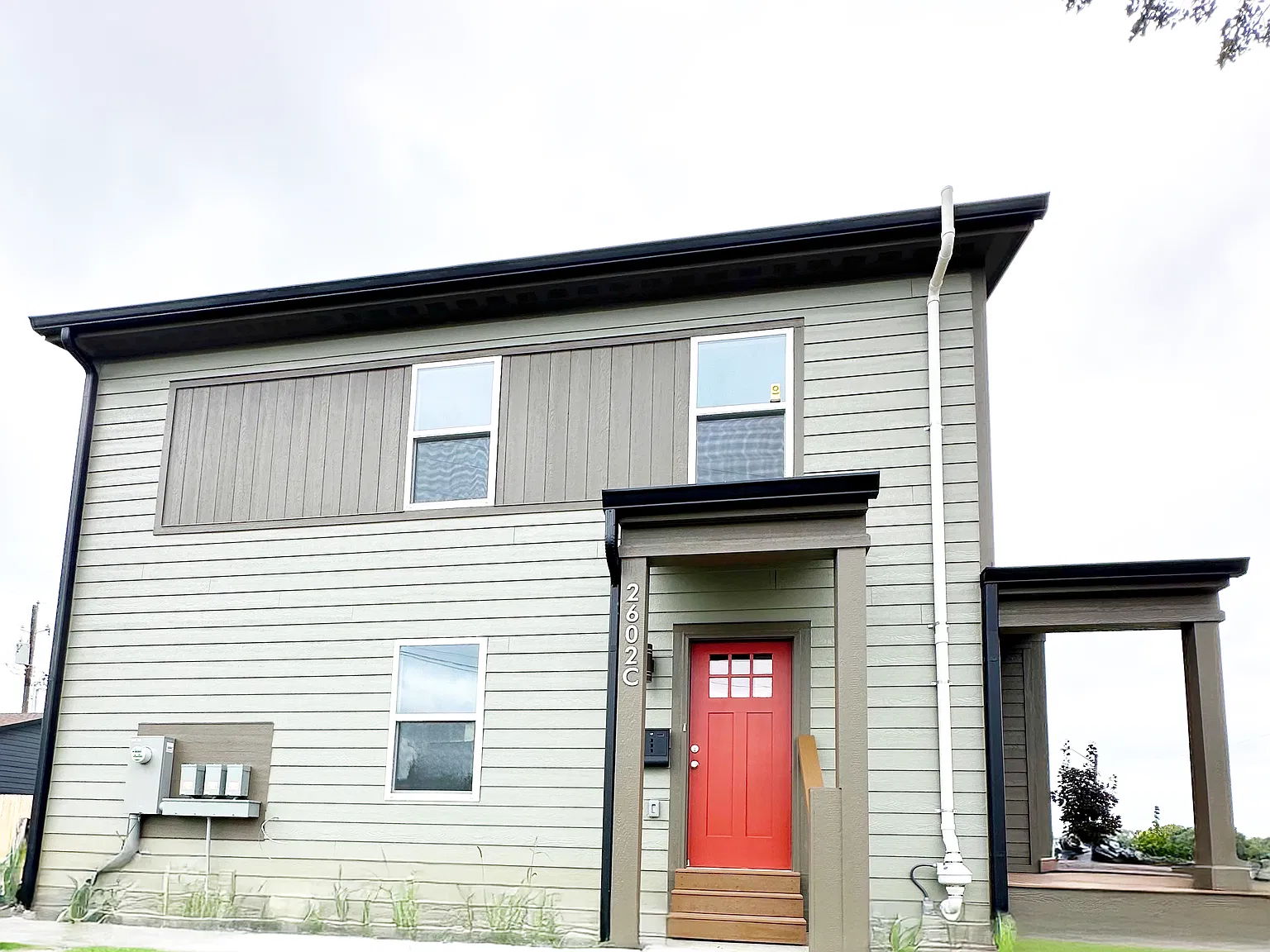 2602 Winthrop Ave — Photo 1
