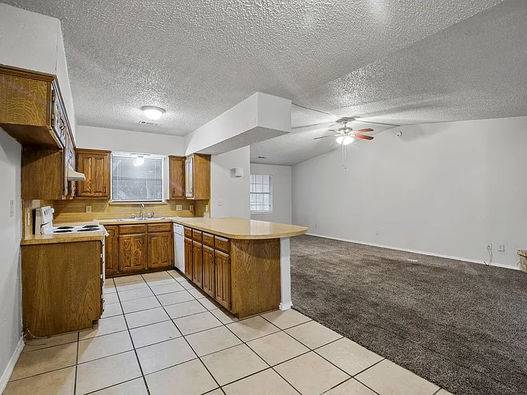 135 Prairie Creek Cir — Photo 6
