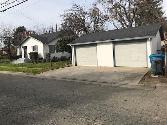 Detached garage