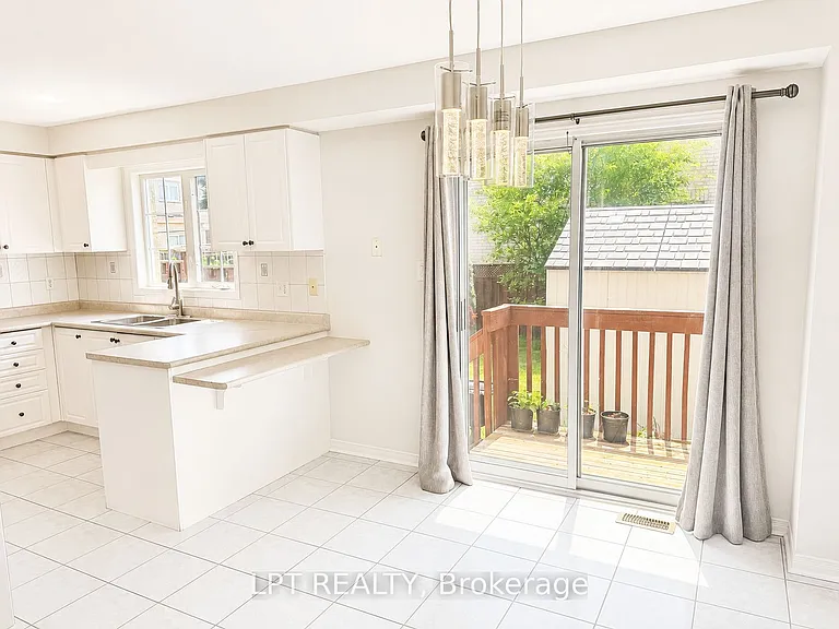 135 Warren Bradley St #MAIN 2ND FLOOR — Photo 6