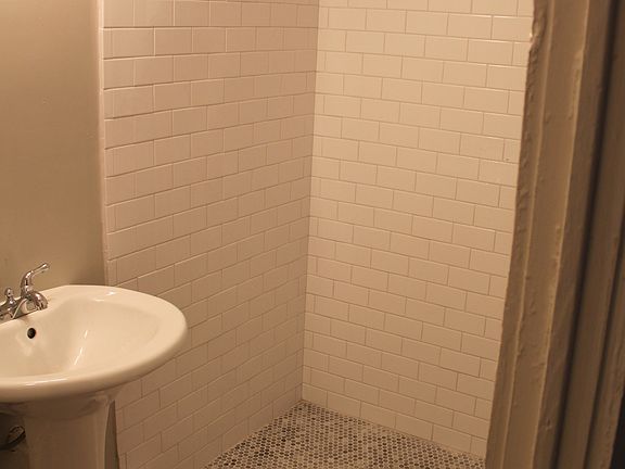 4th image of 936 N Robertson St