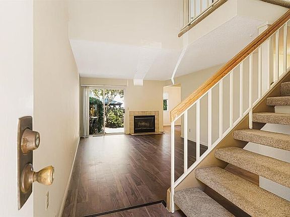 3rd image of 7 Meridian Cir