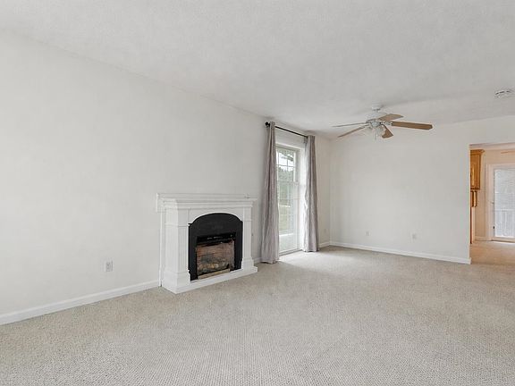 4th image of 25 Woodland Green