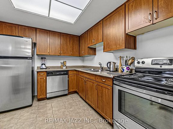 4th image of 10 Dean Park Rd #318