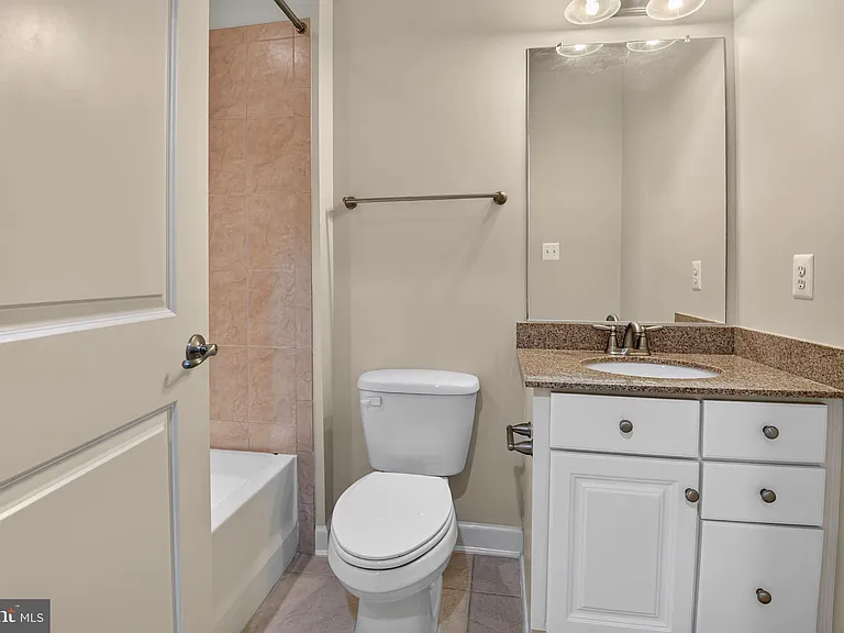 24949 Earlsford Dr — Photo 5