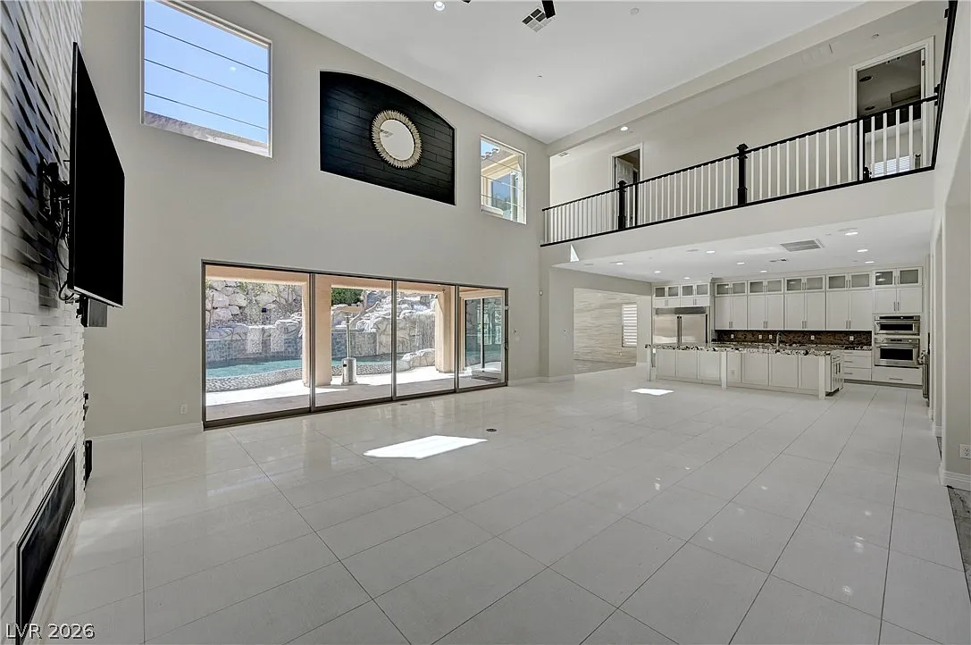 6 bed, 5.5 bath, 6250 sqft, $25,000 — Photo 4