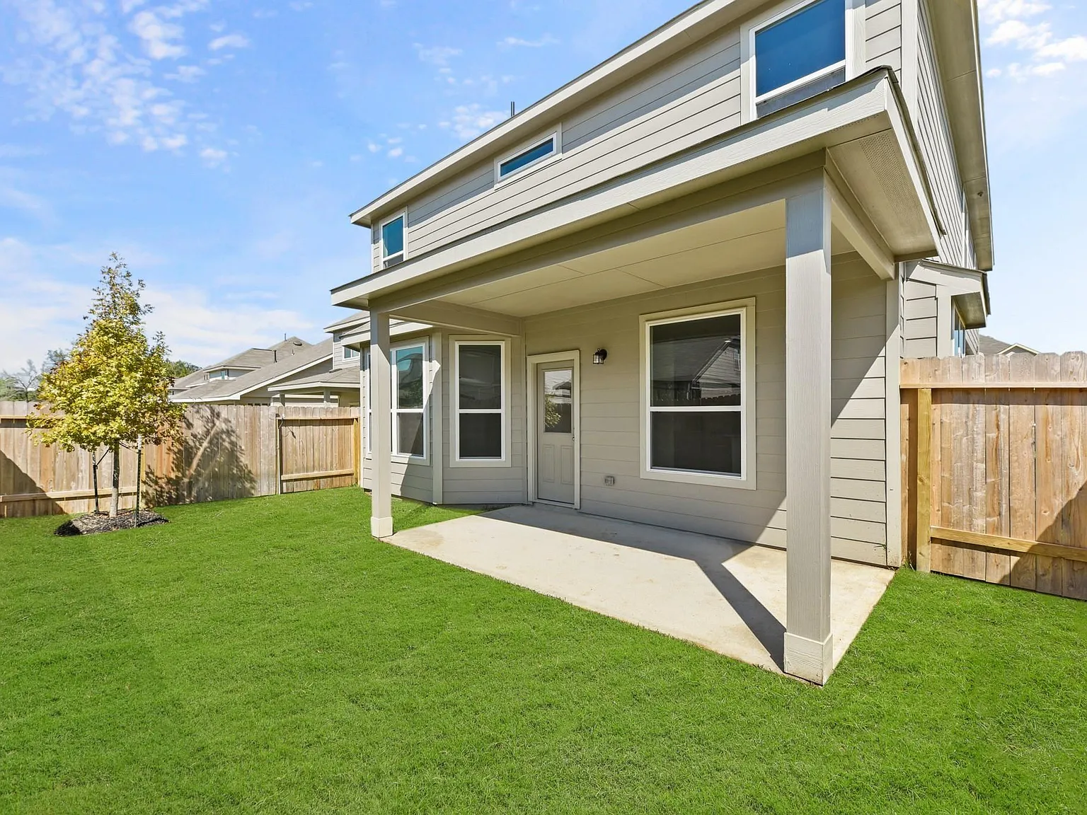 4 bed, 2.5 bath, $2,250 — Photo 2