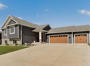 5443 Ridgeview Dr NW, Rochester, MN 55901