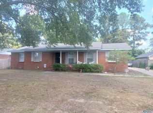 1910 Azalea Cir SW, Decatur, AL 35601