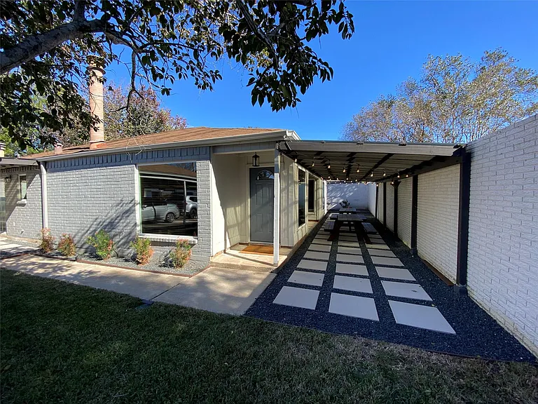 8310 Spring Wind Dr — Photo 2