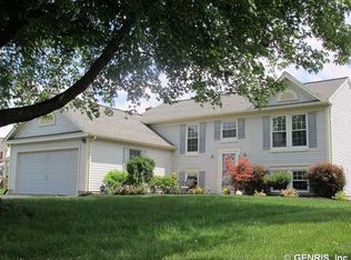3250 Green Tree Dr, Walworth, NY 14568