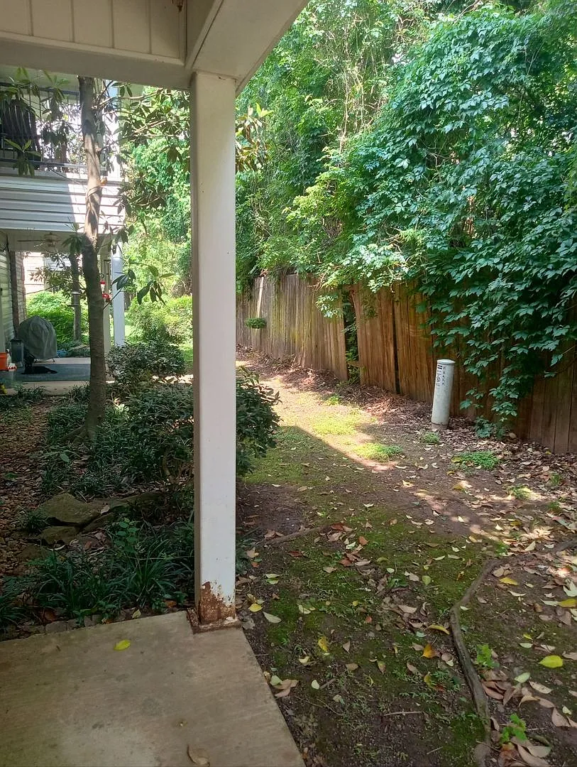 Building Photo - 545 Versailles Blvd #B