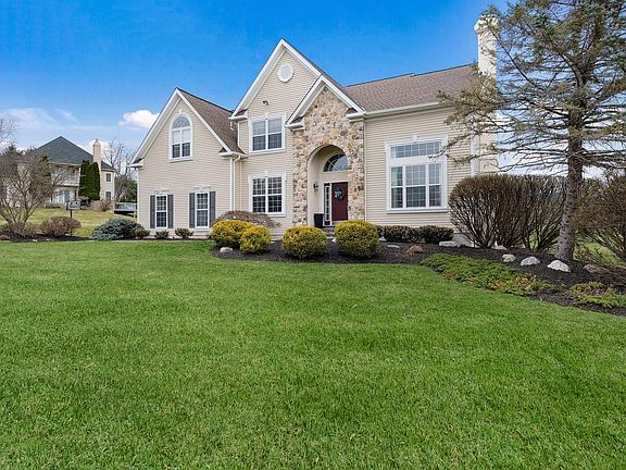 3rd image of 4745 Nottingham Way