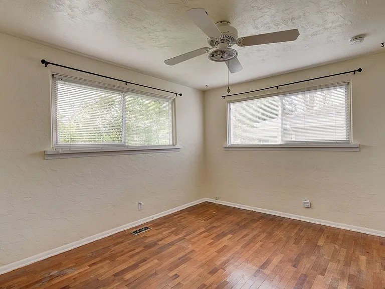 346 SE Quaker St — Photo 10