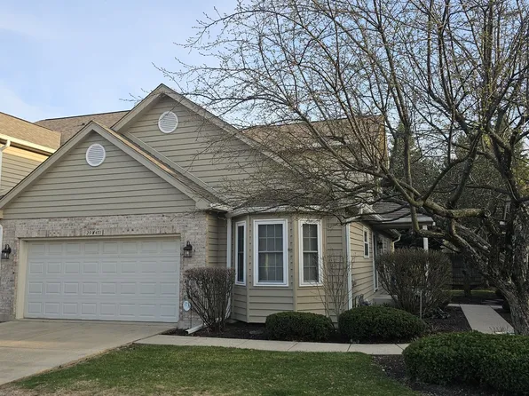 29W471 Big Woods Dr, Warrenville, IL 60555