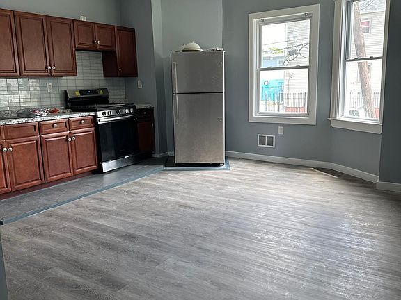 4th image of 841-843 Clinton Ave #1A