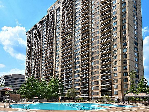 2nd image of 3701 S George Mason Dr Unit 1708N
