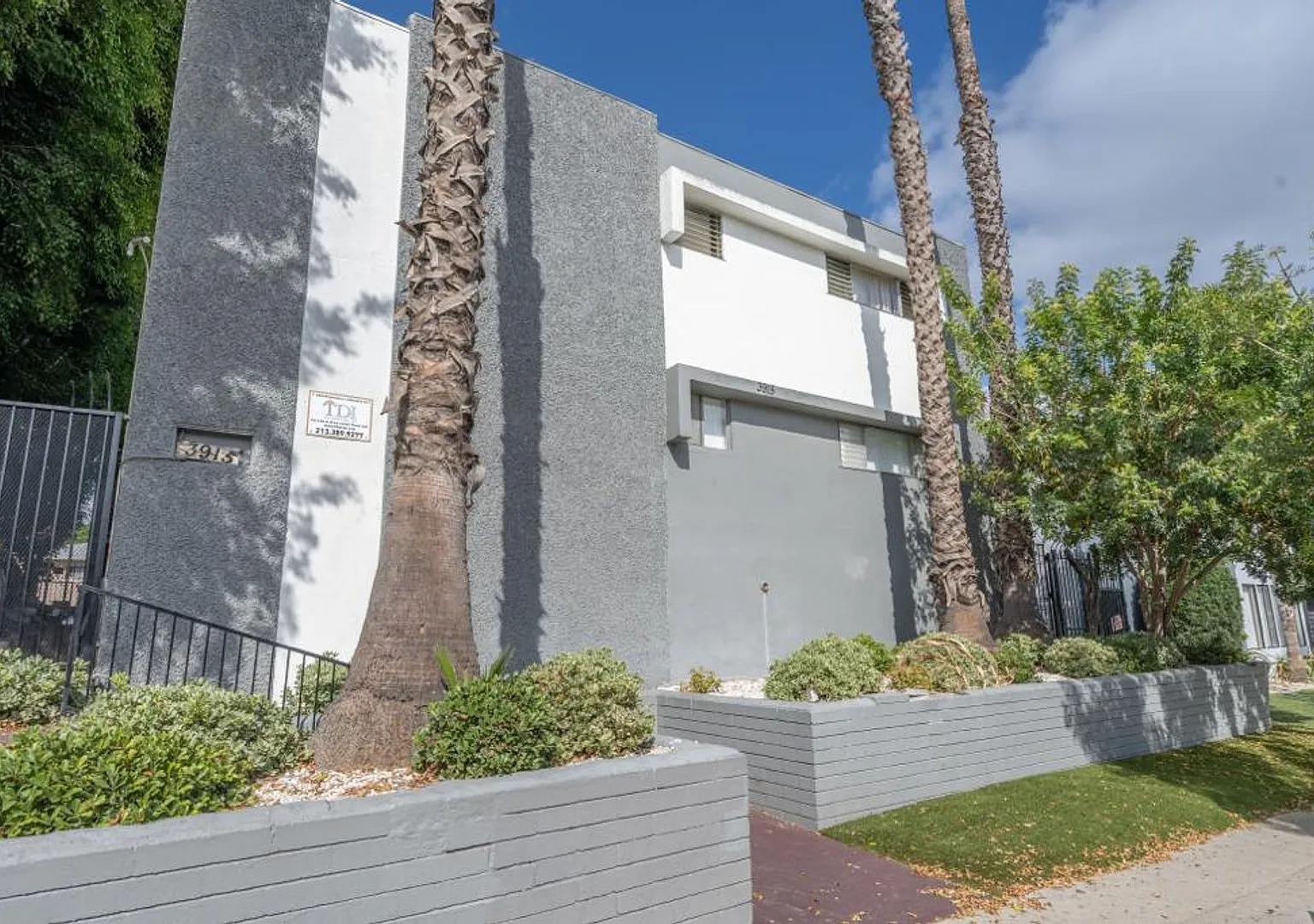 3915 Stevely Ave — Photo 1