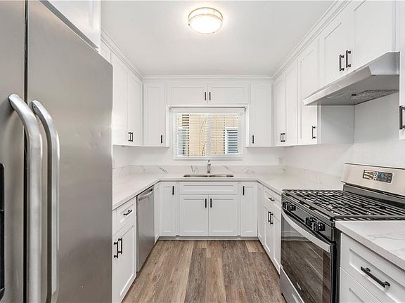 4th image of 11921 Manor Dr