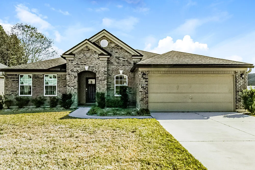 3 bed, 2.0 bath, 2026 sqft, $2,220 — Photo 1