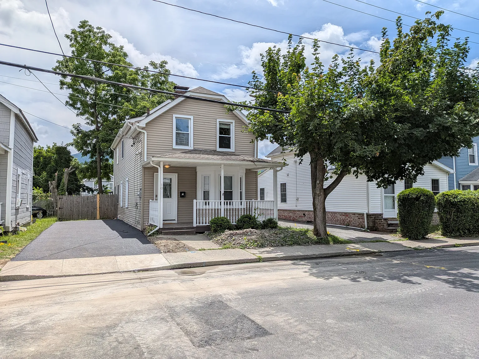 4 bed, 1828 sqft, $4,600 — Photo 1