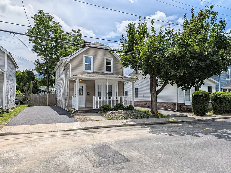 10 S Walnut St — Photo 1