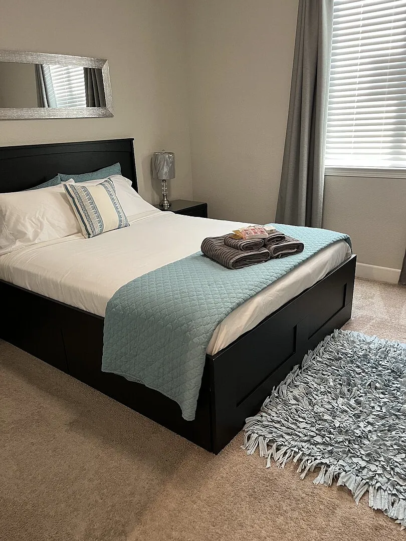 Furnished Luxury 1 Bedroom Home — Photo 1