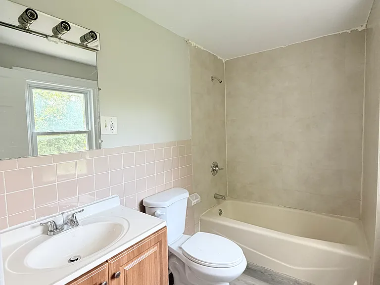 685 Newhall St — Photo 9
