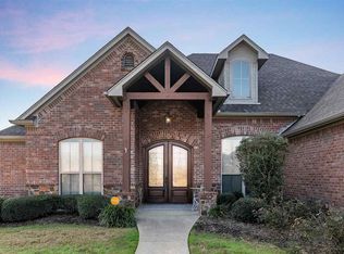 135 Ashbriar Ln, Longview, TX 75605