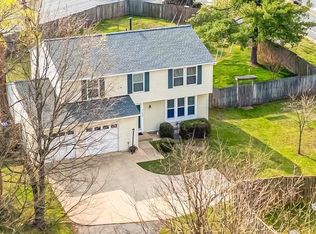 5458 Braddock Ridge Dr, Centreville, VA 20120