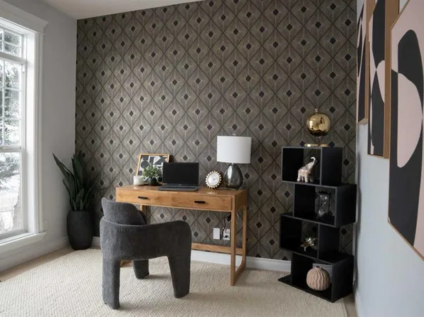 3 W Strathridge Bay SW, Calgary, AB T3H 4S1