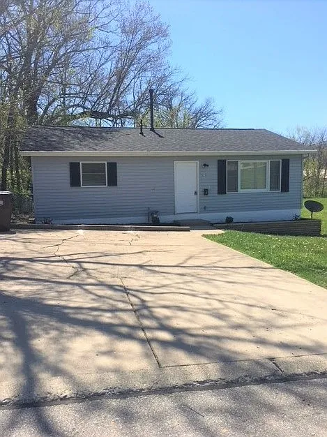 525 Spring St photo 1