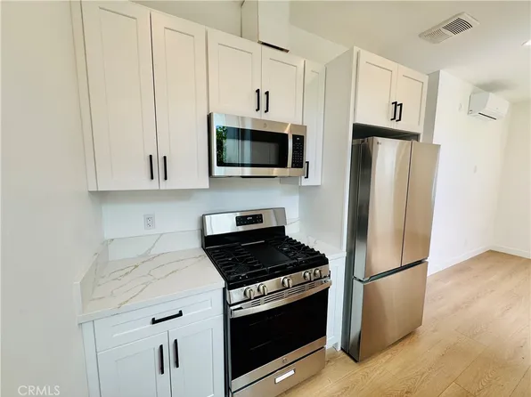 6858 Aura Ave, Reseda, CA