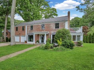 91 Rockywood Rd, Manhasset, NY 11030