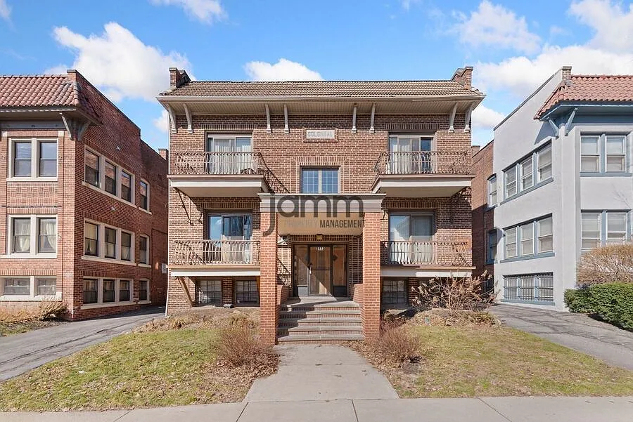 2-Bedroom Apartment near Case Western! — Photo 2