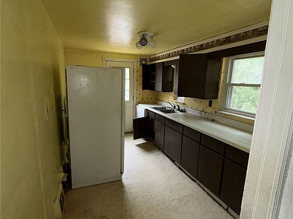5th image of 321 Lawnwood Ave