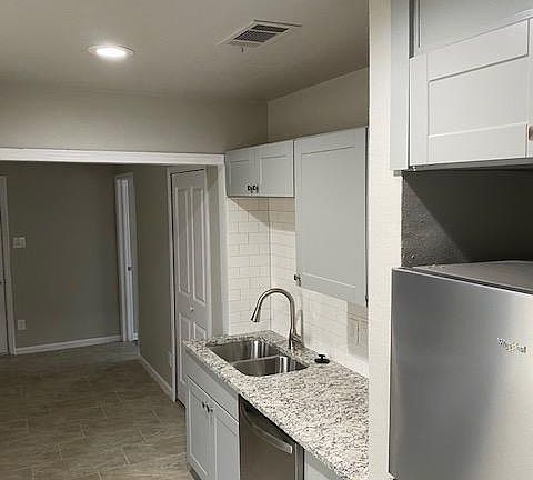 4th image of 4137 Townsend Dr