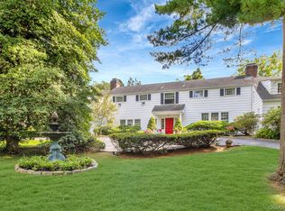 12 W Mall Dr, Huntington, NY 11743