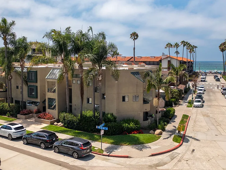 8132 Camino Del Sol #D — Photo 1