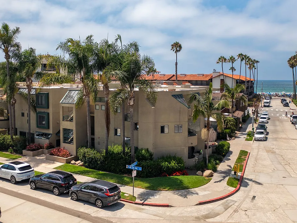 8132 Camino Del Sol #D