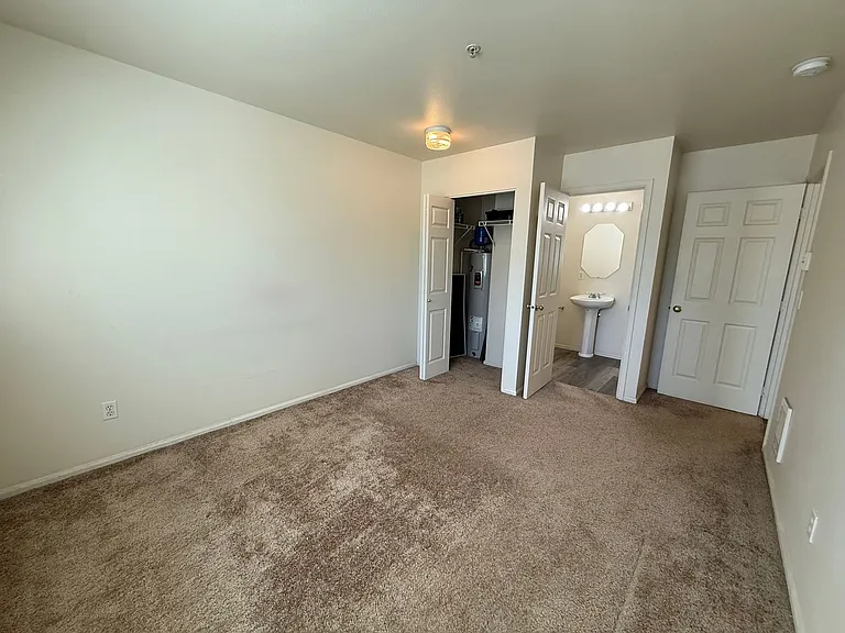 1015 SE 4th St #10 — Photo 9