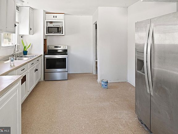 3rd image of 3544 Chateau Dr
