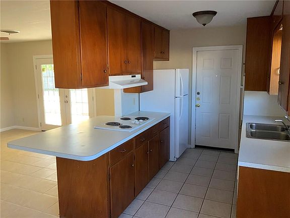 4th image of 1301 Peterson Dr