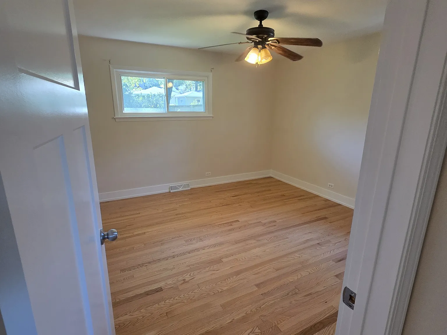 369 Geneva Rd — Photo 3