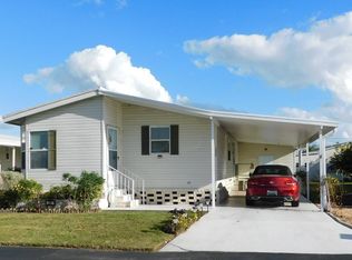 206 Sonnet Ln, N Fort Myers, FL 33903